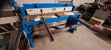 Cesoia e piegatrice manuale