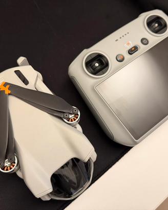 DJI Mini 3 Fly More Combo (DJI RC) – Pari al nuovo