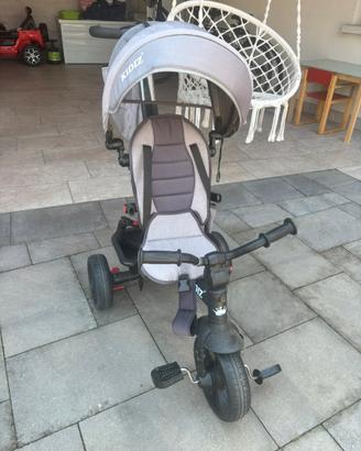 Triciclo bambini a pedali