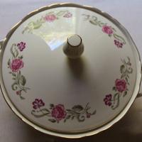 Zuppiera Richard Ginori con coperchio floreale