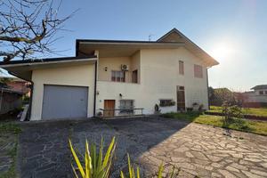 Villa di 149 m² con più di 5 locali e box auto dop