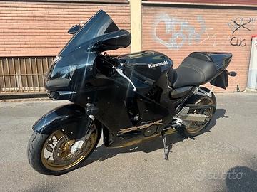 Kawasaki Ninja ZX-12 black & gold