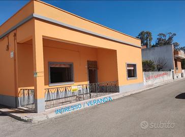 NEVIANO ampia abitazione con garage e giardino