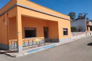 NEVIANO ampia abitazione con garage e giardino
