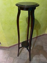 Antico piedistallo in legno