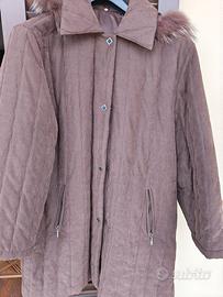 Cappotto trapuntato marrone/violaceo con pelliccia