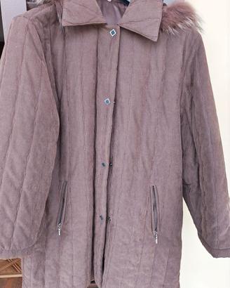 Cappotto trapuntato marrone/violaceo con pelliccia