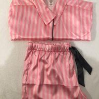 Pigiama Victoria’s Secret rosa a righe in raso