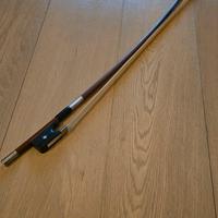 Archetto da contrabbasso e leggio