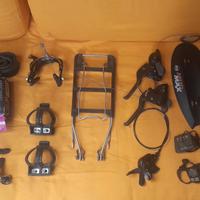 Pedali leve corone e altri pezzi per bici