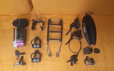 Pedali leve corone e altri pezzi per bici