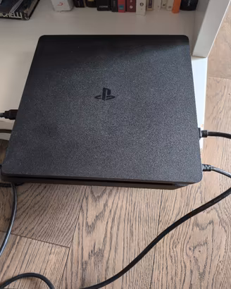 PS4 slim 