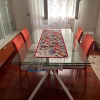 Tavolo allungabilein vetro temprato gambe bianche