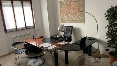 Scrivania dirigenziale/mobili studio professionale
