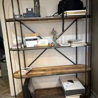 Libreria stile Modern Industrial