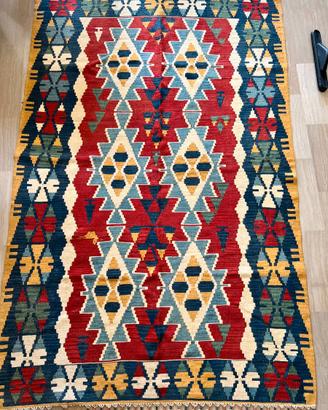 Kilim originale autentico fatto a mano.