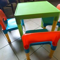 Tavolo per bambini + 3 sedie, in plastica multicol