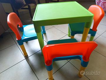 Tavolo per bambini + 3 sedie, in plastica multicol