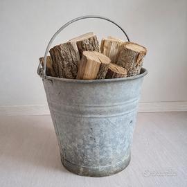 Secchio vintage in lamiera zincata.