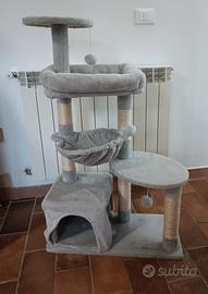 Tiragraffi a torre multilivello con amaca e cuccia