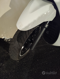 Kymco People 300 GTI