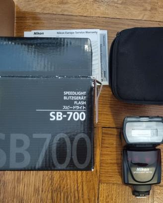Nikon Flash professionale SB - 700 speedlight