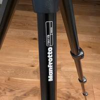 Treppiede Manfrotto 7301 YB con testa a 3 vie