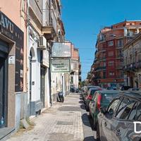 Catania Bottega commerciale con vetrina su strada