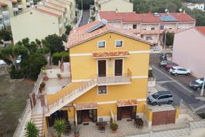 Carloforte 3 monolocali uso abitativo 120mq totali