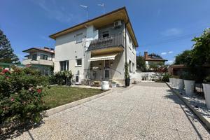 APPARTAMENTO BICAMERE RISTRUTTURATO CON GIARDINO