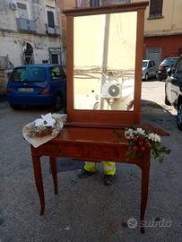 Consolle con specchio  € 50.00