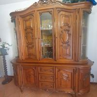 Cristalliera in stile classico intagliata a mano