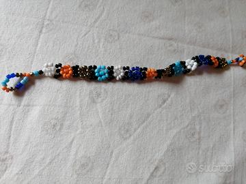 Bracciale a forma di fiori 