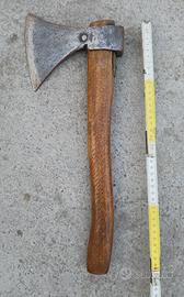 Antica ascia tradizionale forgiata a mano