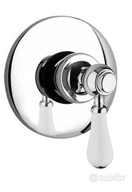 due miscelatori stile classico ad incasso doccia