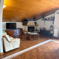 Luminoso appartamento arredato con terrazzo