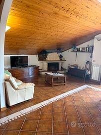 Luminoso appartamento arredato con terrazzo