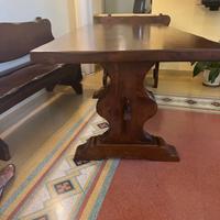Tavolo rettangolare in legno massello con panche