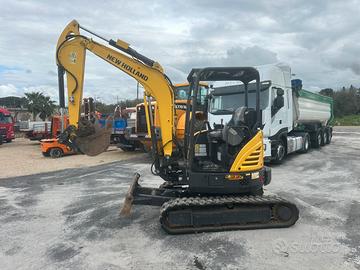 Mini escavatore New Holland E33C, ACCETTO PERMUTA