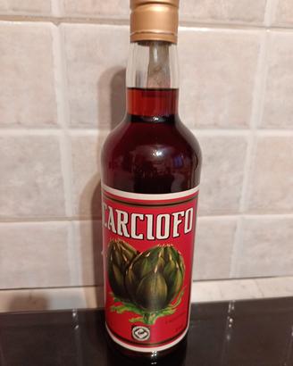 Bottiglia vintage liquore carciofo