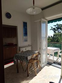 Bilocale zona residenziale vista mare