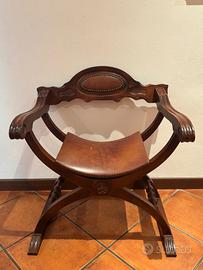 Sedia artigianale in legno e pelle vintage