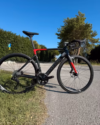 Whistle  Vaero 28'' 105 Di2 2x12v Nero/Rosso