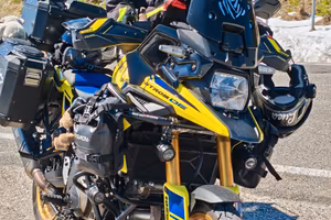 Moto Suzuki