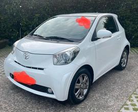 TOYOTA iQ - 2011