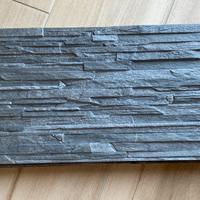 Piastrella pietra in rilievo grigio scuro