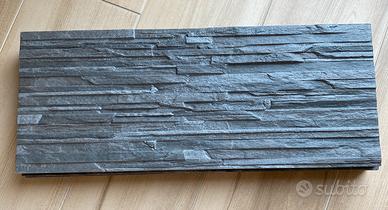 Piastrella pietra in rilievo grigio scuro