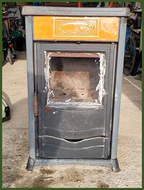 Stufa ghisa Rossella funzionante a legna