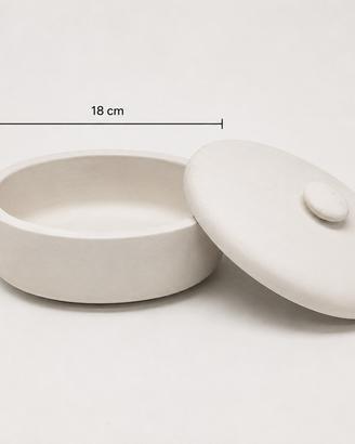 Scatola ovale in ceramica bianca con coperchio