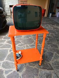 Televisore vintage Indesit con mobiletto.